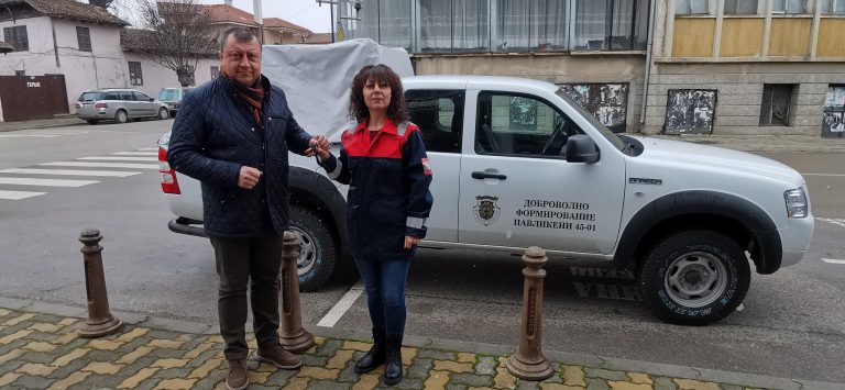 Общество | Пикап, оборудван за пожарогасене, получиха доброволците в Павликени