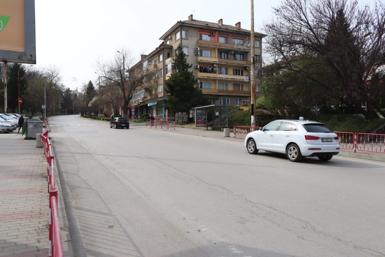 Горещи новини | Асфалтират бул. “България” в началото на пролетта