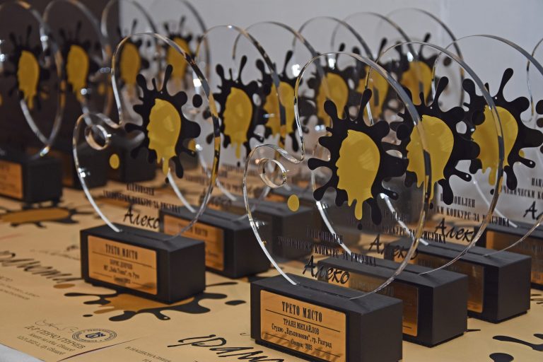 Общество | Ученици от областта получиха награди от националните конкурси „Алеко“