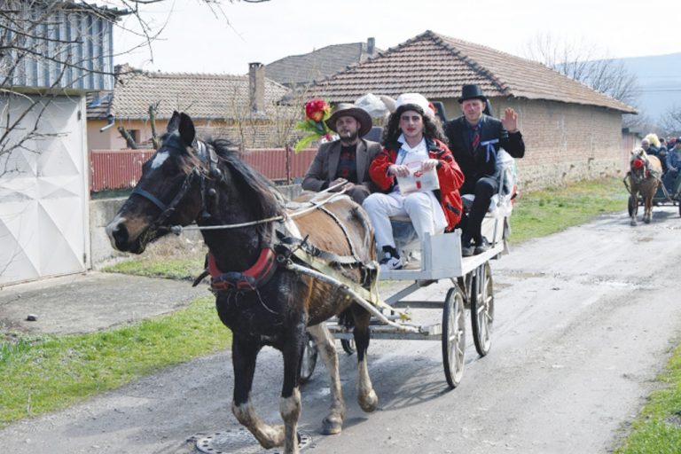 Горна Оряховица | В Първомайци отбелязаха Тодоровден  с обиколка на имениците и мъжка сватба