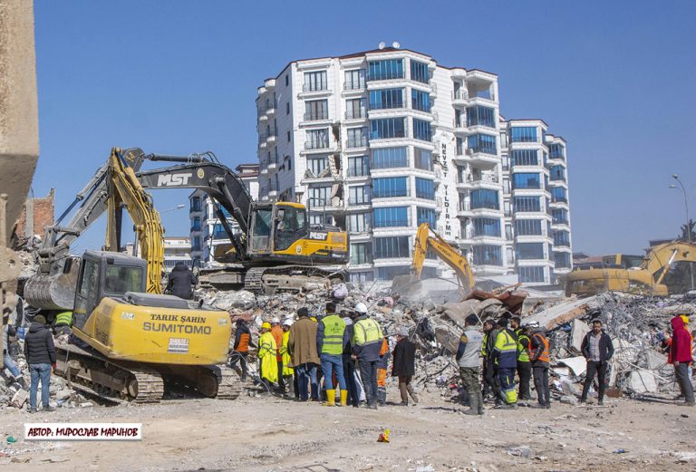 Изложбата “Апокалипсис по Рихтер” показва лицето на трагедията в Турция