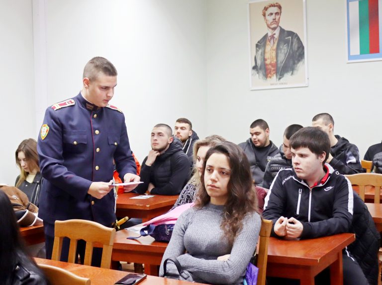 На среща с лясковските випускници Военният университет представи обучението си