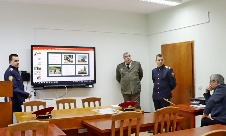 На среща с лясковските випускници Военният университет представи обучението си