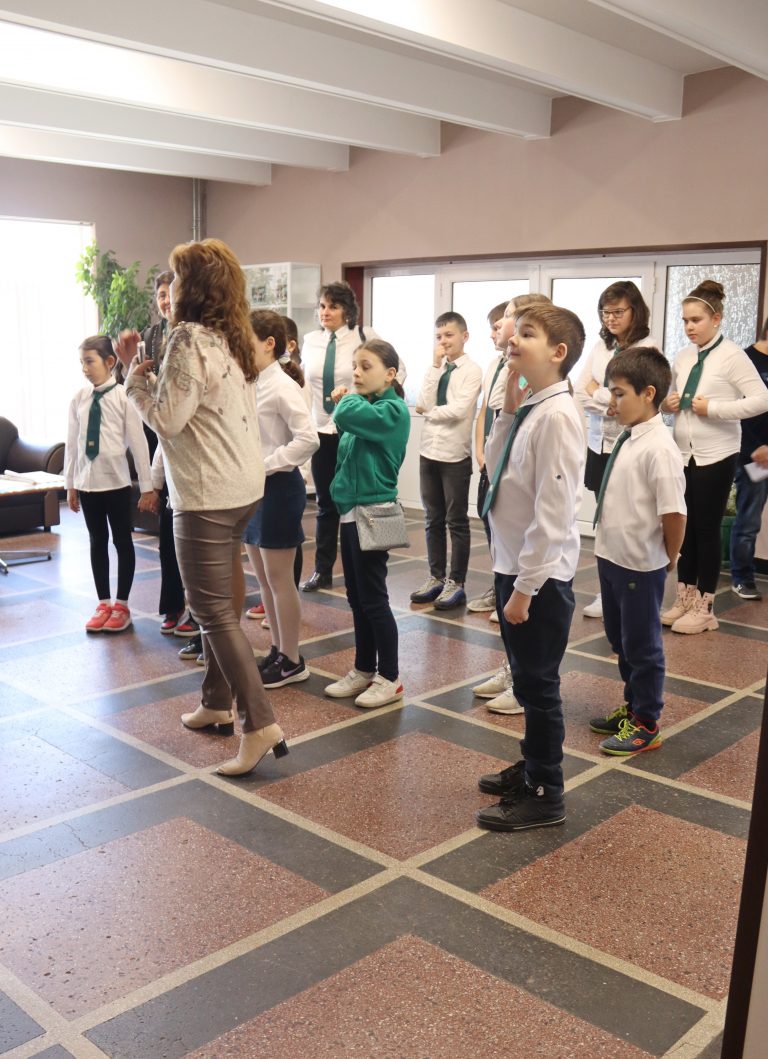 Четвъртокласници от лясковската гимназия се учиха как се управлява община