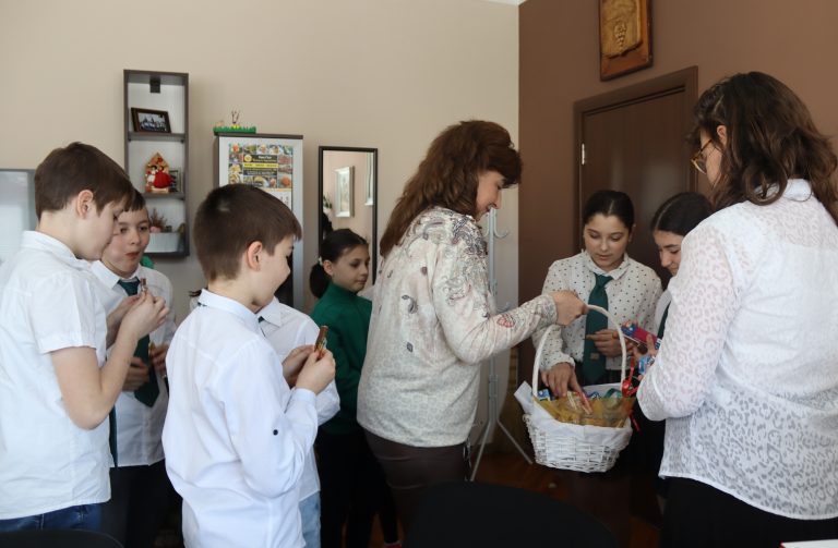 Четвъртокласници от лясковската гимназия се учиха как се управлява община