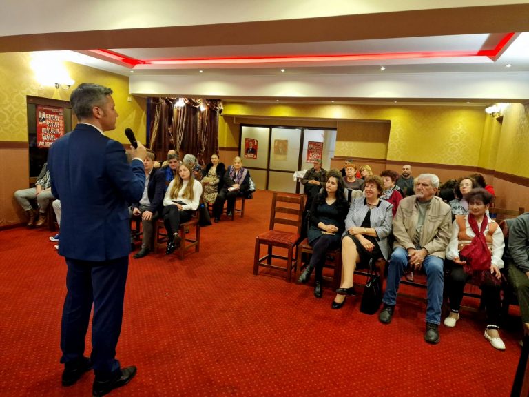 Пари и власт | Нов модел на финансиране в образованието обеща Кристиан Вигенин на среща с учители