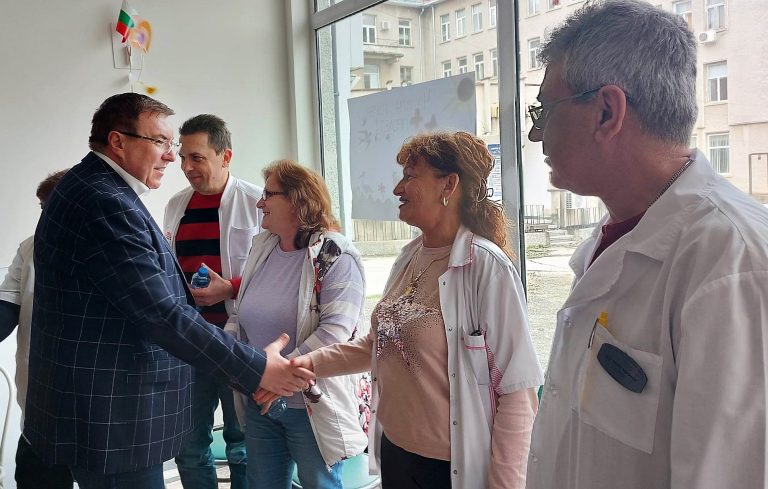 Пари и власт | Проф. Костадин Ангелов и Деница Сачева в Горна Оряховица: ГЕРБ предлага нов механизъм за възнагражденията на младите лекари
