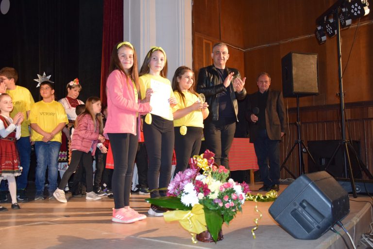 Над 180 деца от Община Елена се изявиха на “Сцена на талантите”