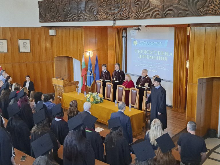 Общество | Магистрите на Свищовската академия от  Випуск ’2022 получиха своите дипломи