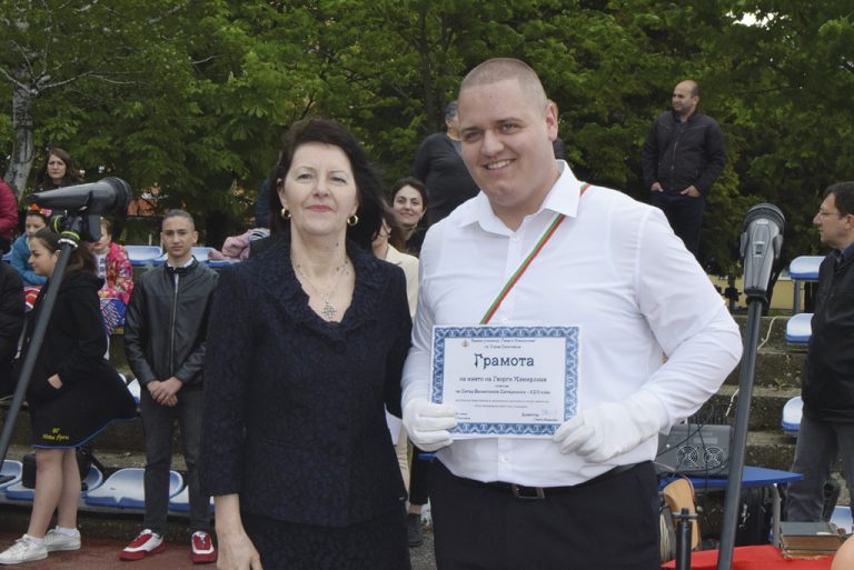 Дванадесетокласникът Петър Патарински е  тазгодишният носител на наградата “Георги Измирлиев”