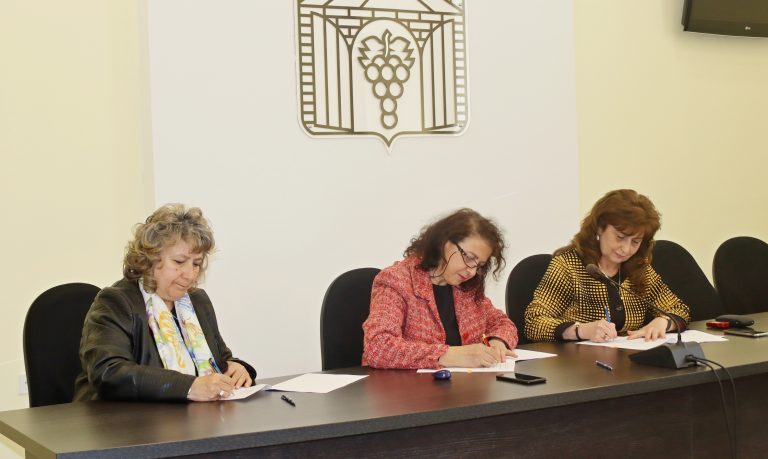 Кметът на Лясковец д-р Гецова подписа осем договора за финансиране на проекти от Фонд за подкрепа на местни инициативи