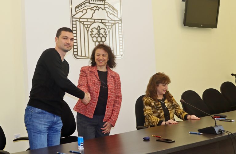 Кметът на Лясковец д-р Гецова подписа осем договора за финансиране на проекти от Фонд за подкрепа на местни инициативи