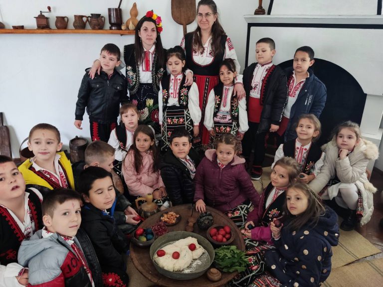 Общество | В Михалци боядисваха яйца по старовремски способи