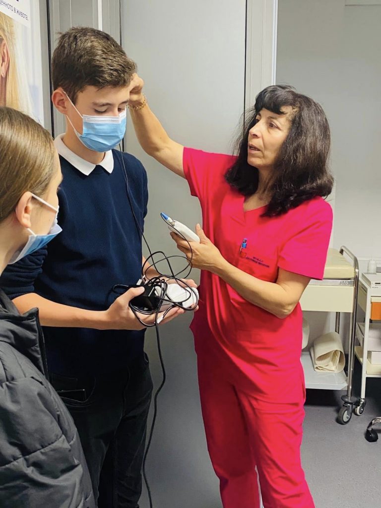 Ученици се запознаха с работата на неонатолозите