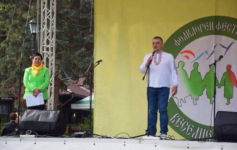 Фестивалът „Веселие в Елена“ събра хиляди любители на фолклора