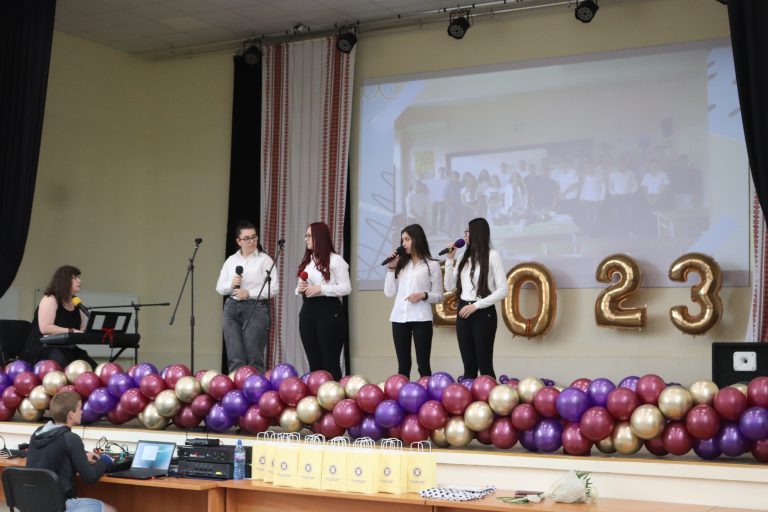 С много шум и колорит ПГСАГ изпрати своите зрелостници(СНИМКИ)