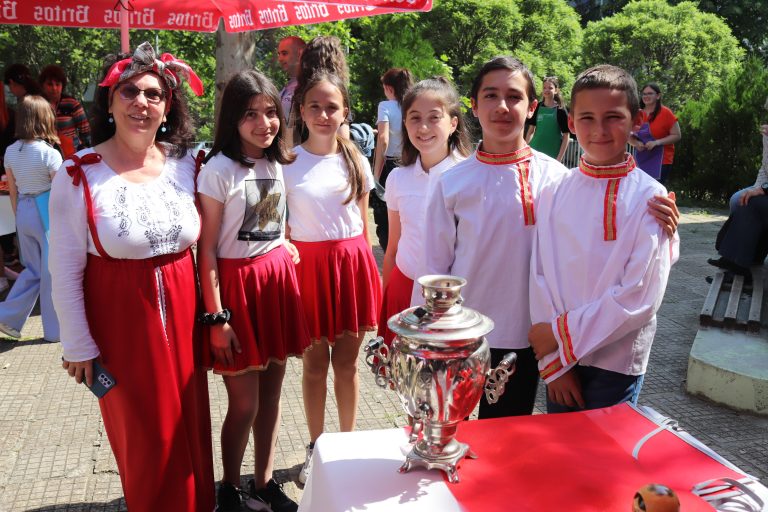 Вкусна кулинарна надпревара си спретнаха в ОУ „Бачо Киро“ (снимки)