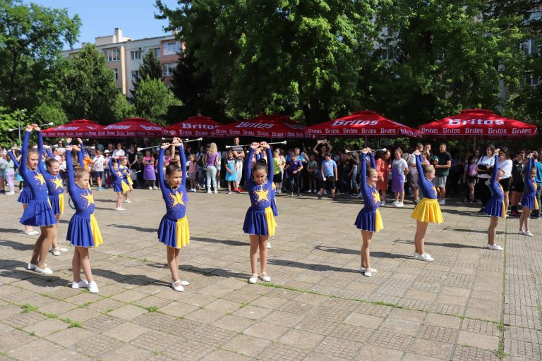 Вкусна кулинарна надпревара си спретнаха в ОУ „Бачо Киро“ (снимки)