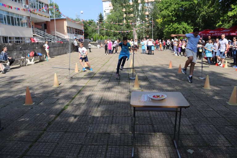 Вкусна кулинарна надпревара си спретнаха в ОУ „Бачо Киро“ (снимки)