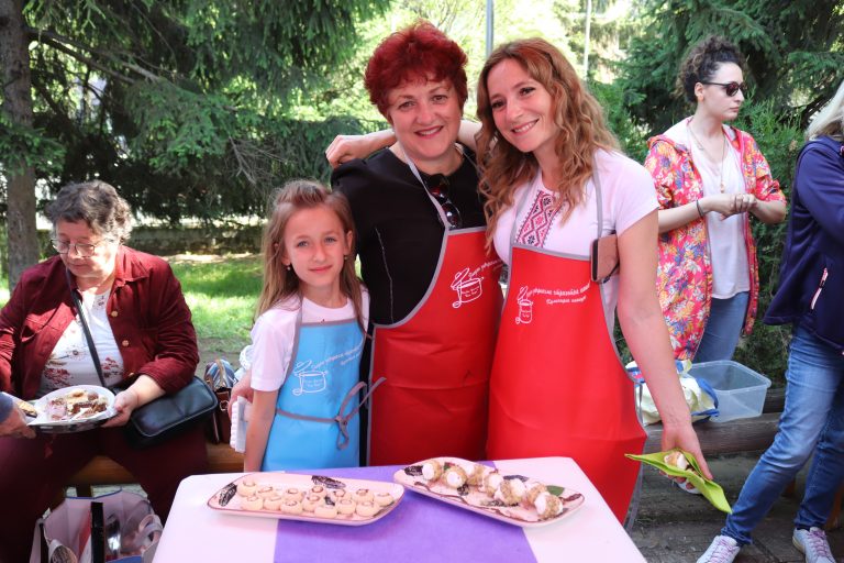 Вкусна кулинарна надпревара си спретнаха в ОУ „Бачо Киро“ (снимки)