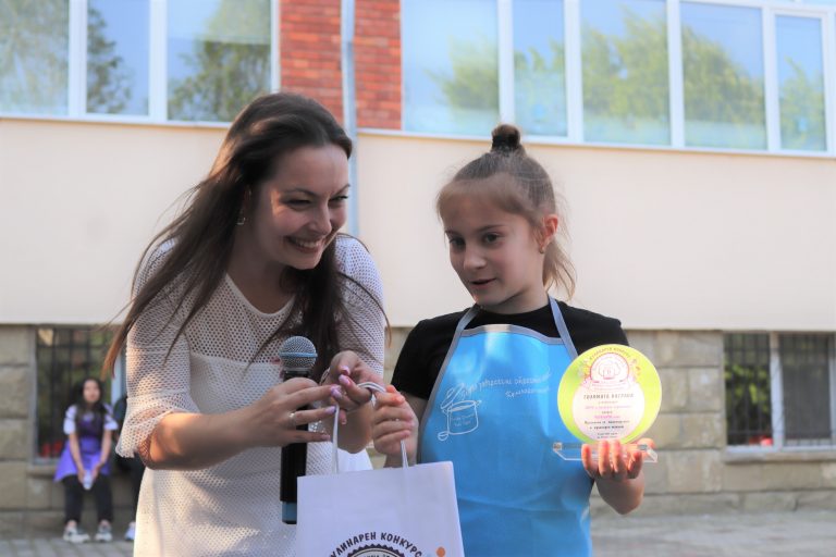 Вкусна кулинарна надпревара си спретнаха в ОУ „Бачо Киро“ (снимки)