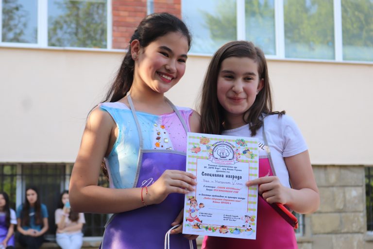 Вкусна кулинарна надпревара си спретнаха в ОУ „Бачо Киро“ (снимки)