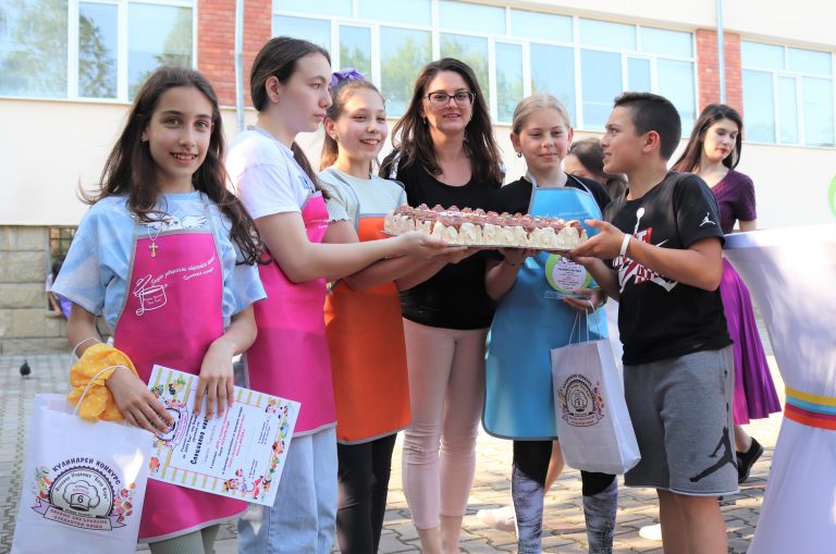 Вкусна кулинарна надпревара си спретнаха в ОУ „Бачо Киро“ (снимки)