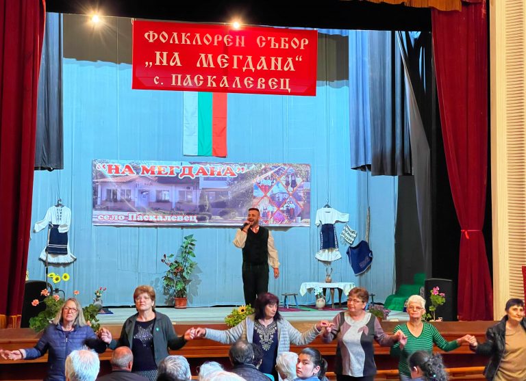 Известен певец опита самодивска ракия в павликенско село