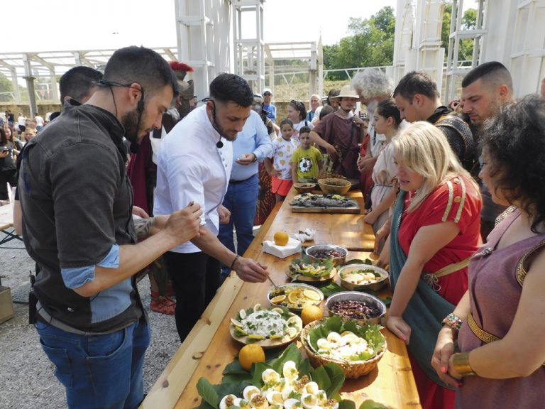 Станислав от “Hell’s Kitchen” готви на живо  и опита антична кухня в Свищов