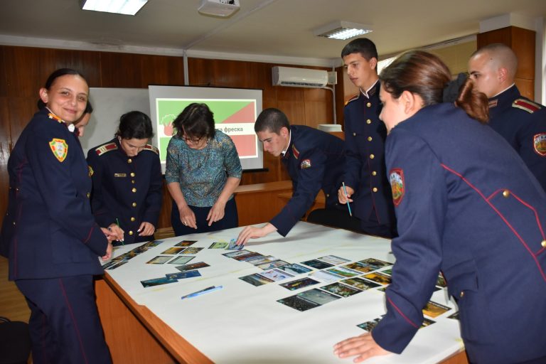 Общество | В НВУ се проведе работилница „Климатичната фреска“