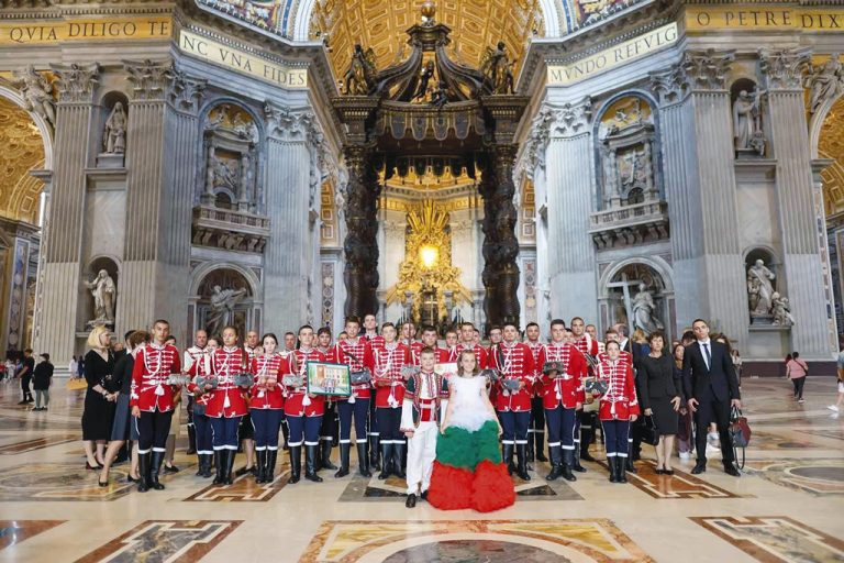 Общество | Гвардеец от Гимназията по туризъм посети Ватикана