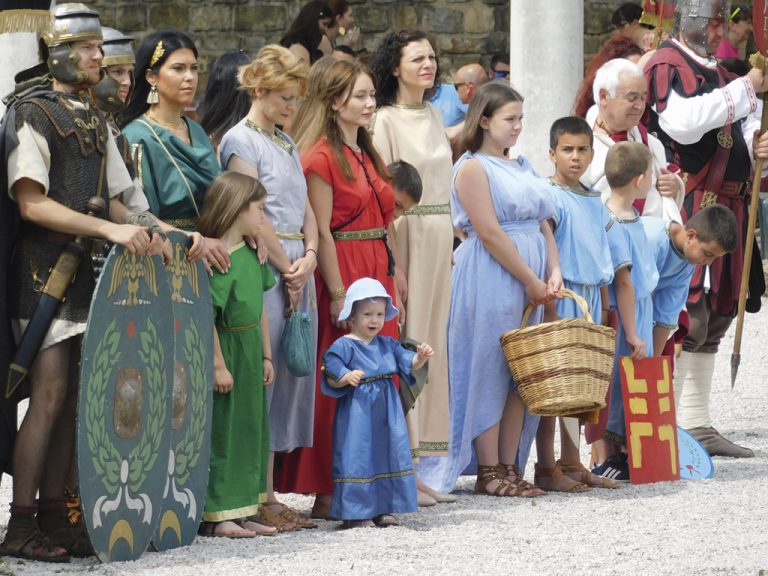 Общество | Телевизионни звезди и антични атракции забавляваха гостите на “Орел на Дунава”