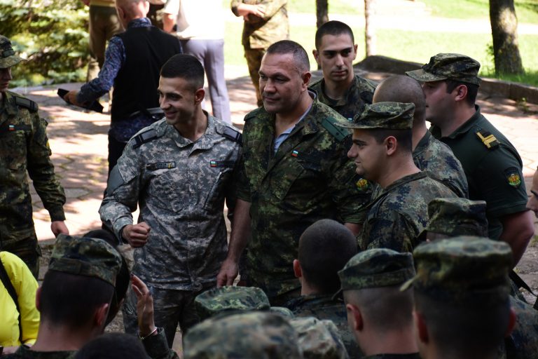 Общество | Кубрат Пулев изнесе лекция в НВУ