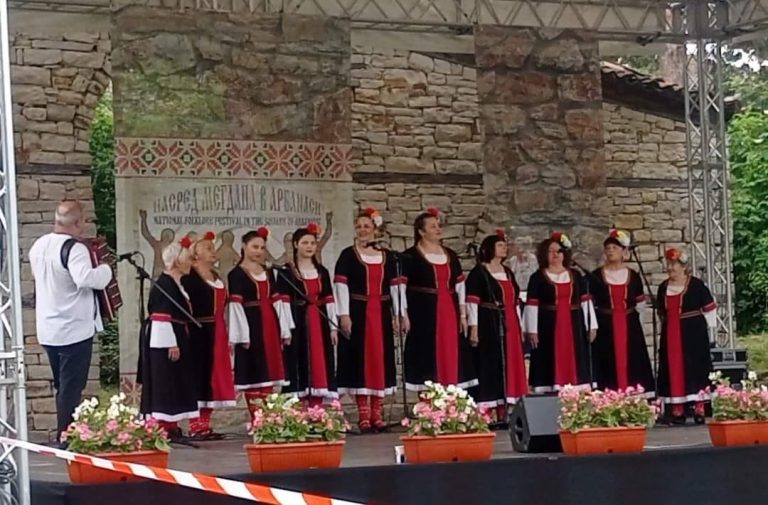 Общество | Състави от областта с награди от  фестивала “Насред мегдана в Арбанаси”