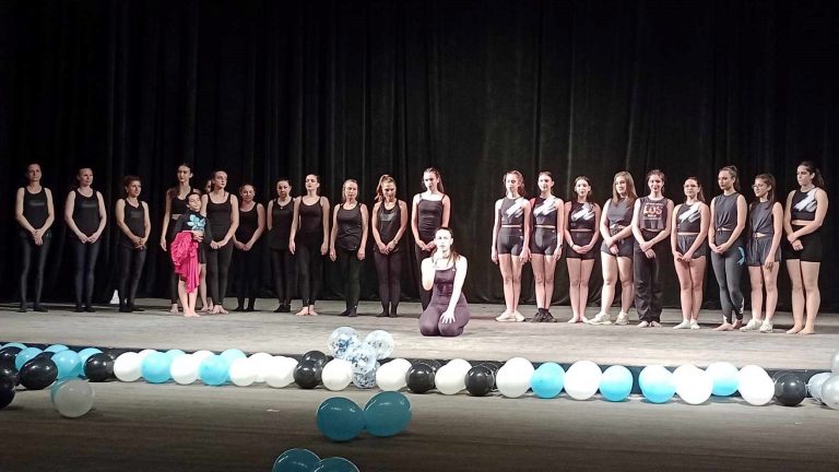 ТС „Динамик“ и техни приятели показаха магията на танца в близо двучасов концерт