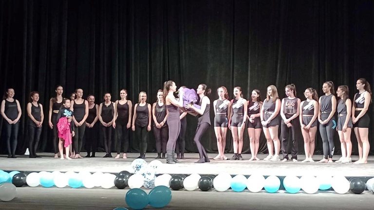 ТС „Динамик“ и техни приятели показаха магията на танца в близо двучасов концерт