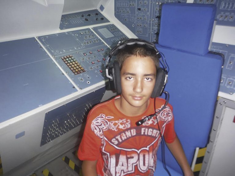 Самуил вярва, че ще учи в САЩ и един ден ще изстрелва космически апарати