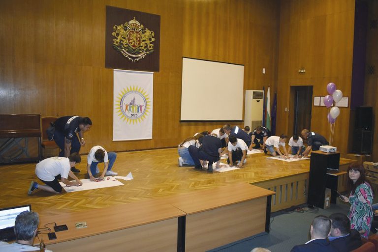 Общество | С тържество ОД на МВР завърши  дейностите по кампанията  “Работата на полицията в училищата”