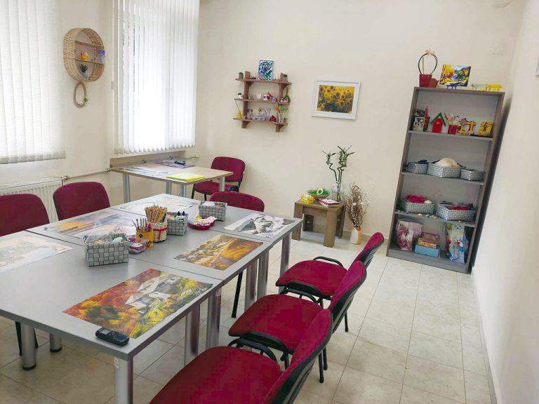 Екип от специалисти осмисля живота на хора  с тежки увреждания в най-новия дневен център