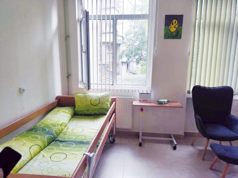 Екип от специалисти осмисля живота на хора  с тежки увреждания в най-новия дневен център