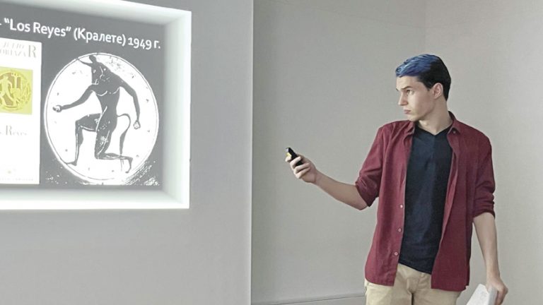 Общество | Студенти от ФИИ на ВТУ представиха курсовите си работи в ХГ “Борис Денев”