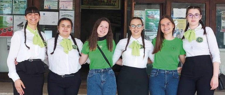 Общество | Ученици от Гимназията по туризъм с няколко награди от международен екологичен форум