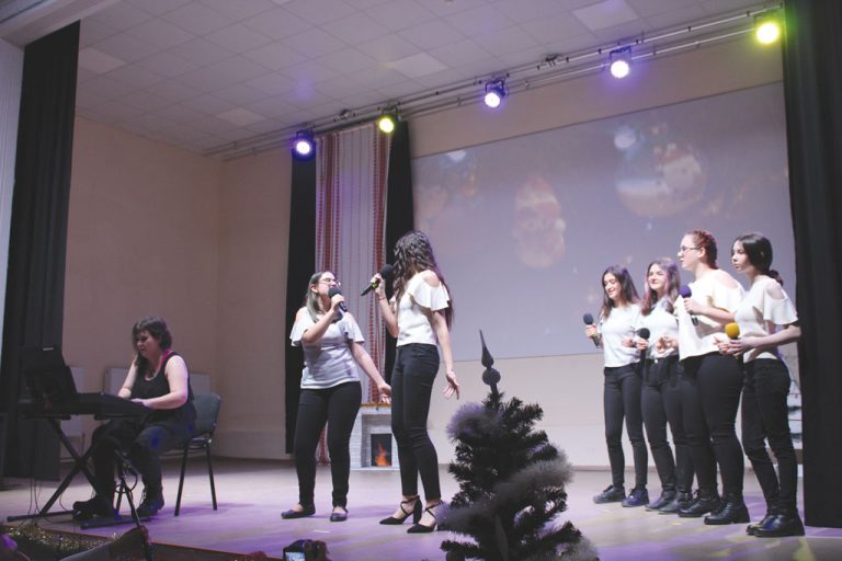 Талантливите момичета от “All 4 one” – вокалната група към  ПГСАГ “Ангел Попов”, гр. Велико Търново