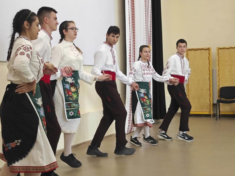 Съхранение и популяризиране на  българския фолклор чрез клуб по народни танци  в ПГСАГ “Ангел Попов”, гр. Велико Търново