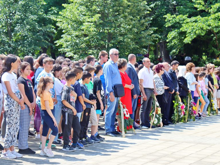 147 години безсмъртие на Ботев и загиналите отбелязаха лясковчани