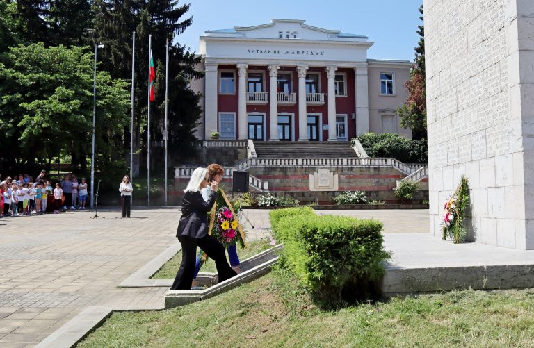 147 години безсмъртие на Ботев и загиналите отбелязаха лясковчани