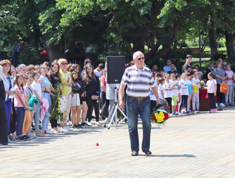 147 години безсмъртие на Ботев и загиналите отбелязаха лясковчани