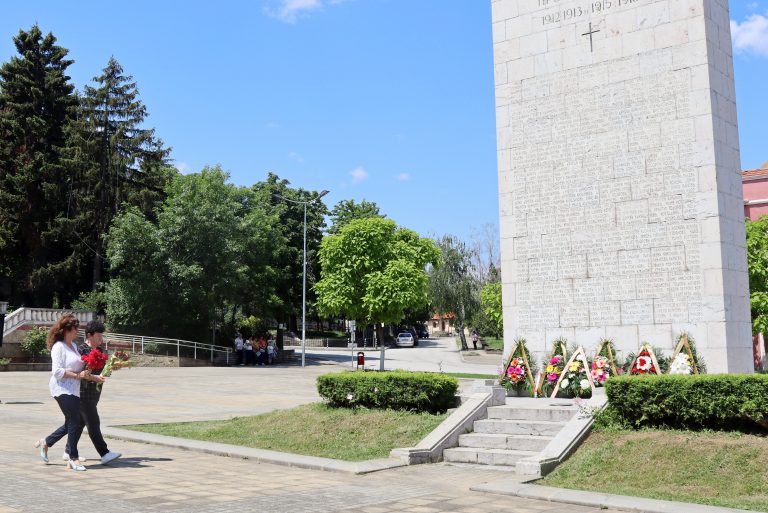 147 години безсмъртие на Ботев и загиналите отбелязаха лясковчани