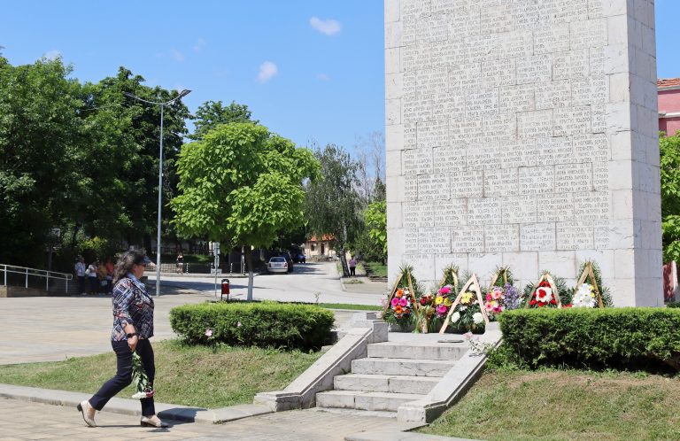 147 години безсмъртие на Ботев и загиналите отбелязаха лясковчани