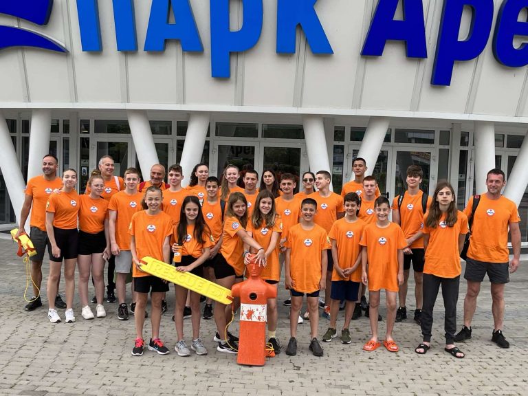 Общество | Великотърновци с отлично представяне на първия турнир по водно спасяване в Бургас